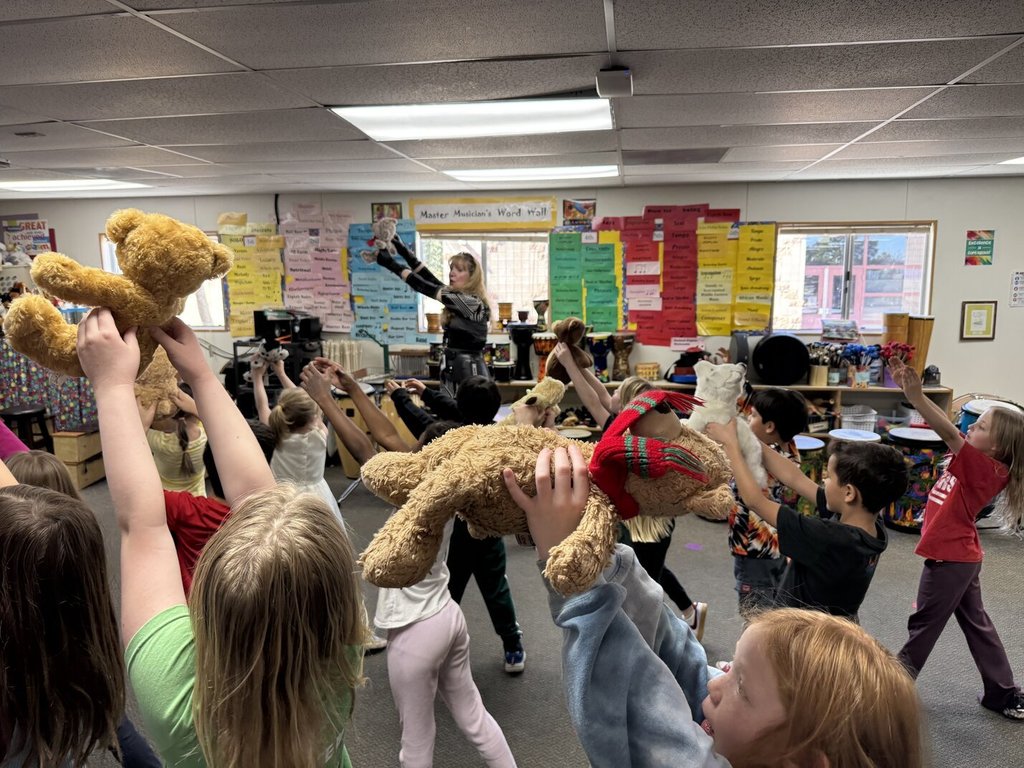 Gold Camp Elementary hosted some Japanese college students and their Professor for a tour of some of our classes. We were proud to host these soon-to-be teachers!