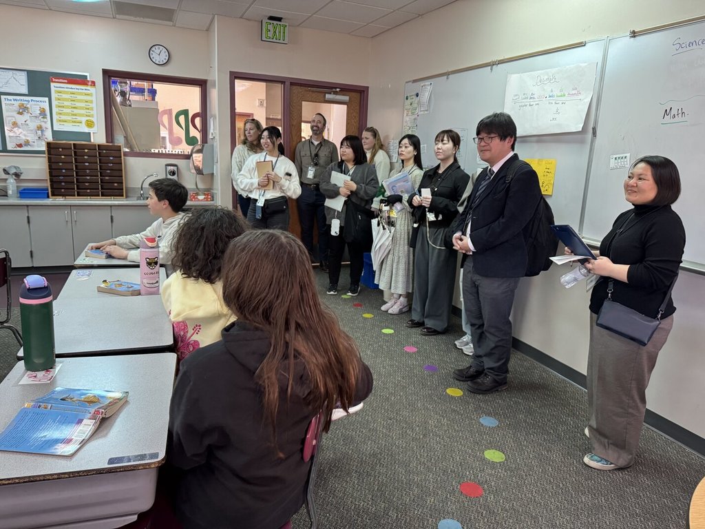Gold Camp Elementary hosted some Japanese college students and their Professor for a tour of some of our classes. We were proud to host these soon-to-be teachers!