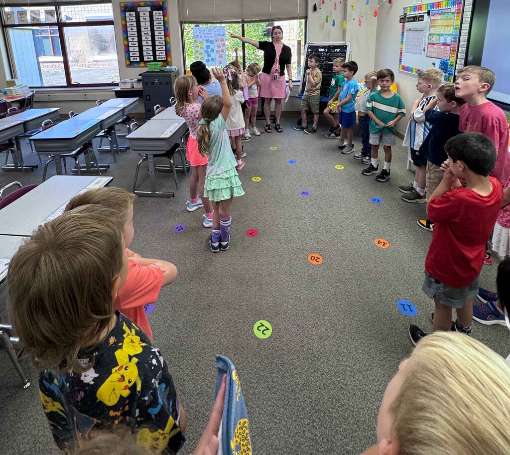 Mrs. Benassi's class discussing Hallway expectations.