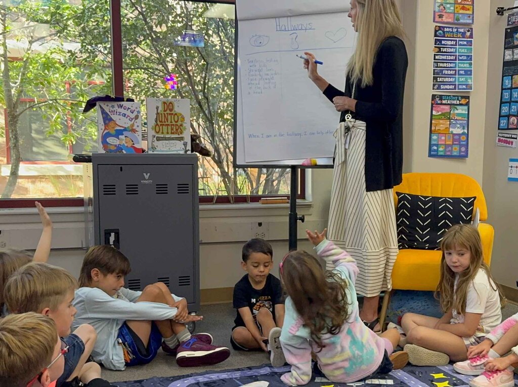 Mrs. Moon's class discussing Hallway expectations.