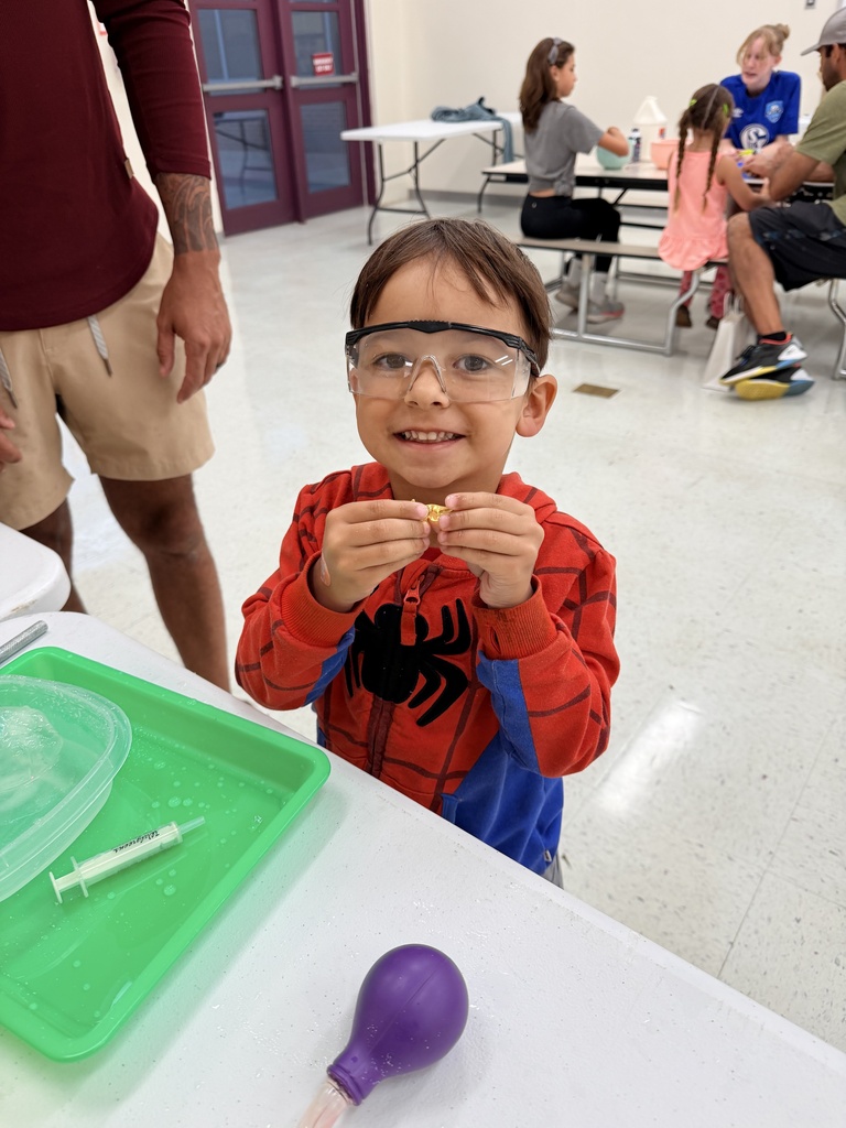 Preschoolers breaking dino eggs