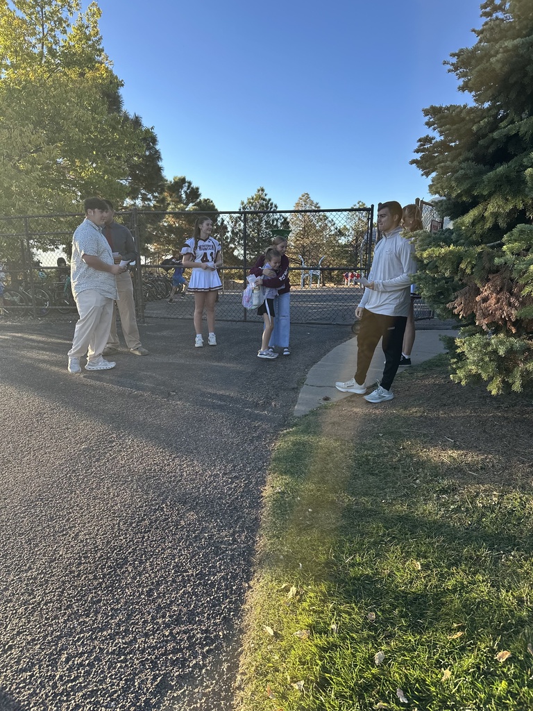 CMHS athletes stopped by Gold Camp to give our Cougars a high-five welcome and kick off our Friday with school spirit! 