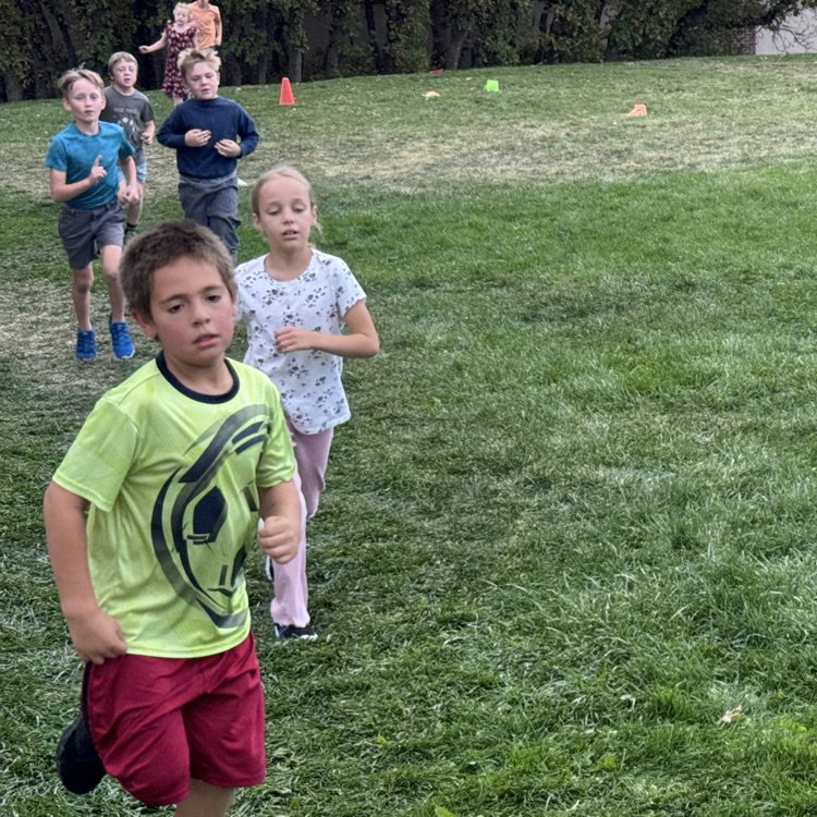   kids running 