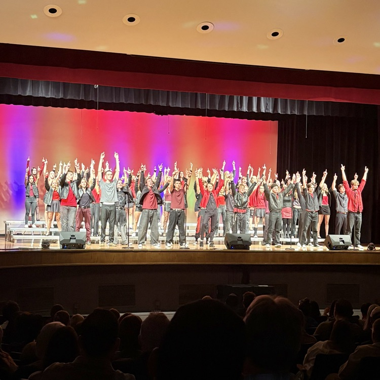 A packed auditorium at tonight’s Hits Night 2026!