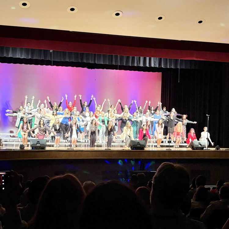A packed auditorium at tonight’s Hits Night 2026!