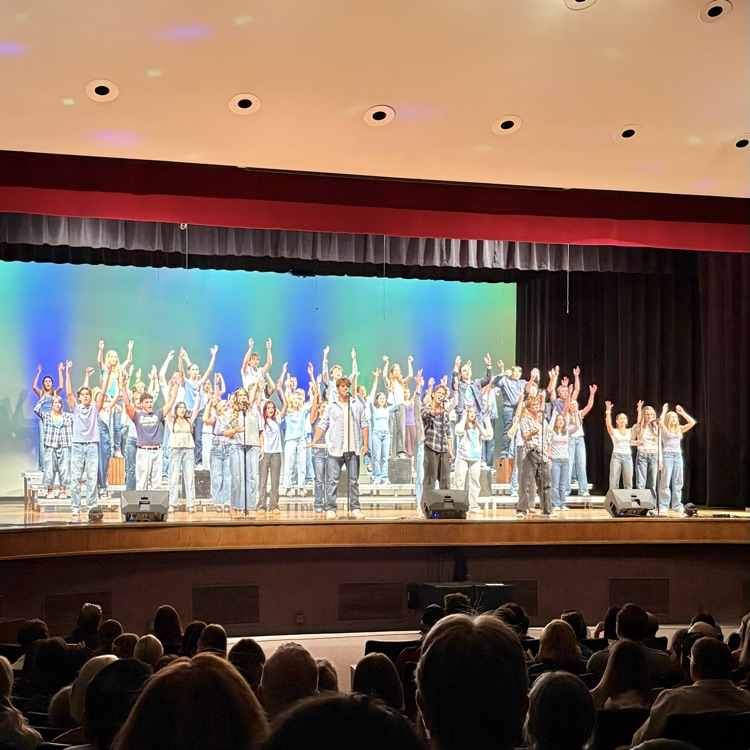 A packed auditorium at tonight’s Hits Night 2026!