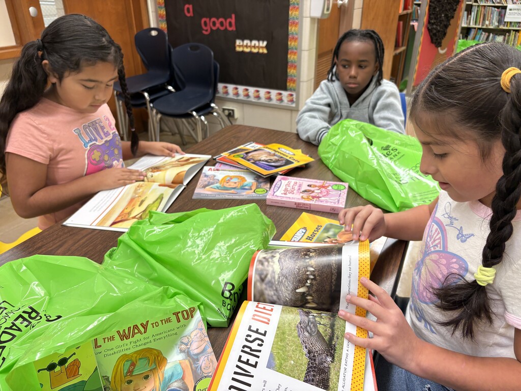 📚💙 Celebrating International Literacy Day at CHSD 170! 💙📚