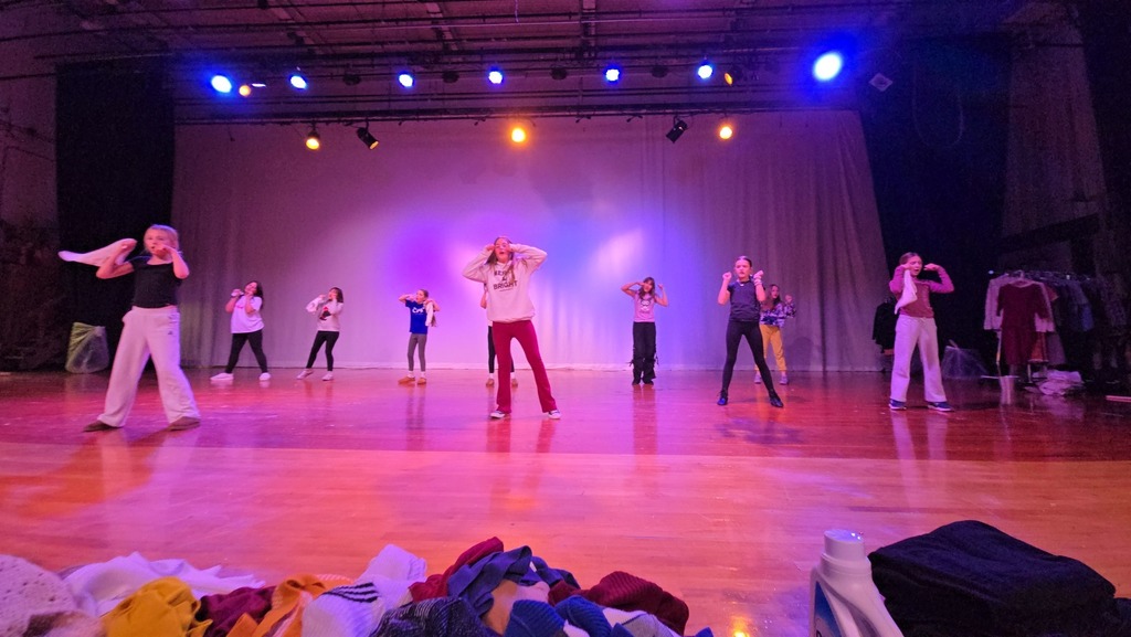 Behind the Scenes Annie Jr. 