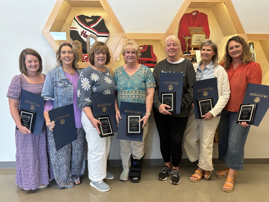 Natalie Holccer, Shanda Wagers, Penny Kennebeck, Anita Tatum, Diana Holcer, Susan Keller and Julia Reeter.