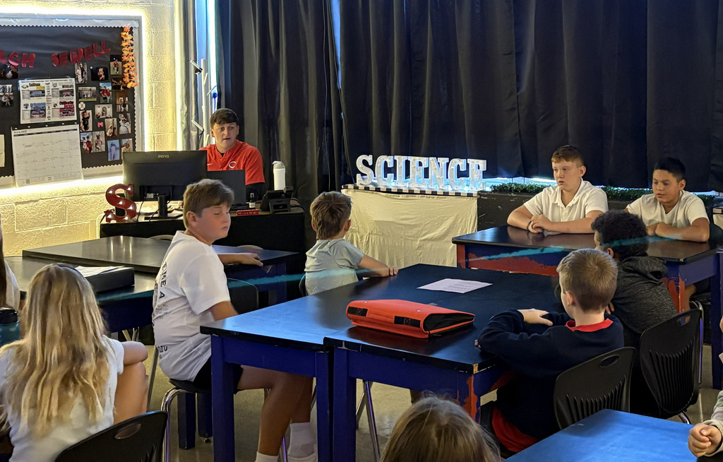 Chillicothe Middle School students in a science classroom.
