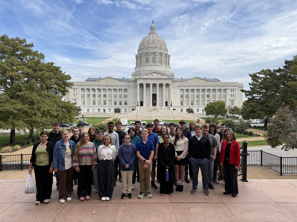 Mrs. Wheeler and 28 students in front of the Missouri State Capitol Building.