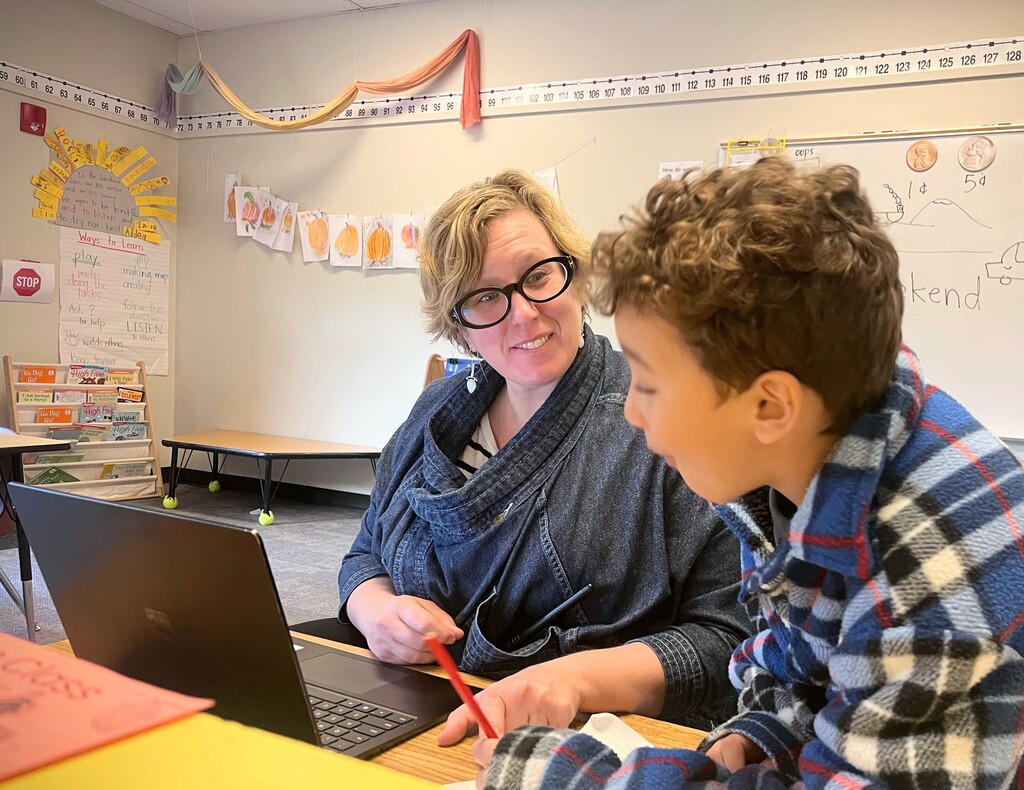 Sarah Walker working with a student.