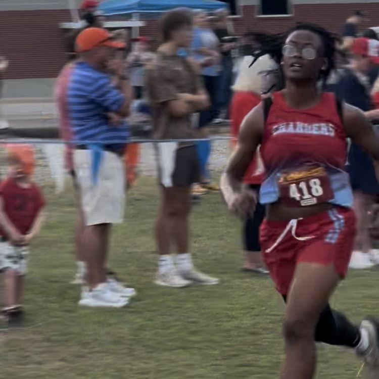A’lisa King running hard at the finish