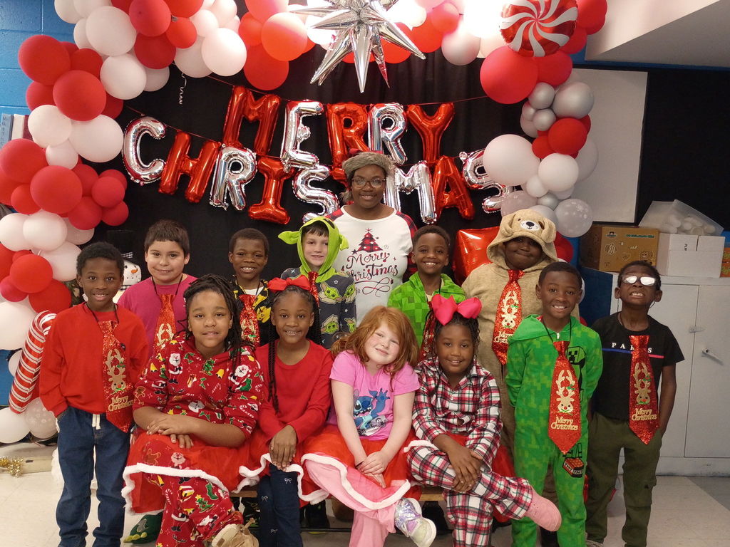 2nd  Grade Christmas Picture just students in WES 2nd Grade