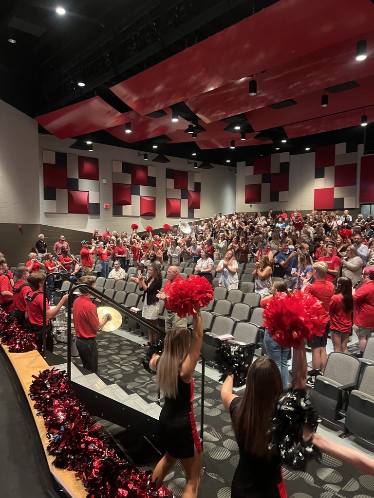 cheerleaders and band kick off convocation