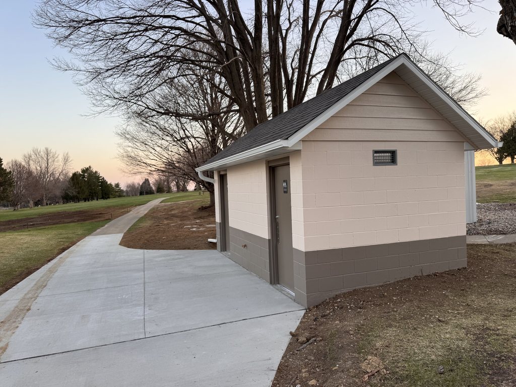 Golf Bathrooms @ Golf Course