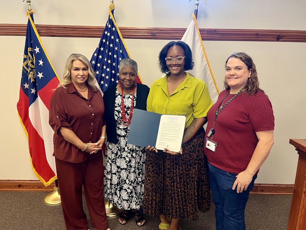 Mayor Washington Pictured with Pauline Maxwell (far left), Kristi Meade (far right) and Aiyanna Hagger (center right)