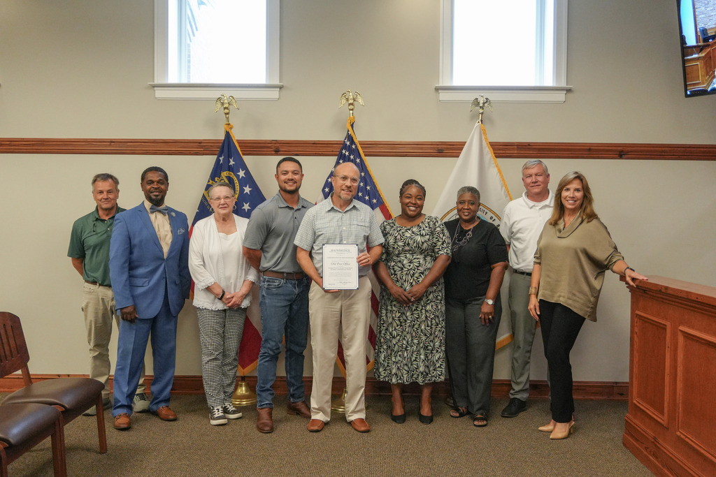 Pictured from left to right: Councilperson Don Whaley, Councilperson Kregg Close, Councilperson Keenan Adams, John Noel, Councilperson Marquita Harris, Mayor Sylvia Washington, Roy Oliver, Councilperson Glennie Bench