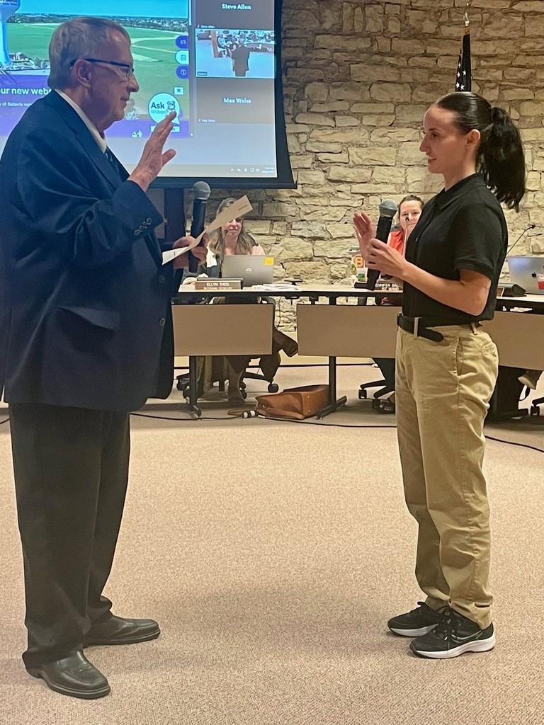 Mayor Schielke delivers oath to Meghan Gregory
