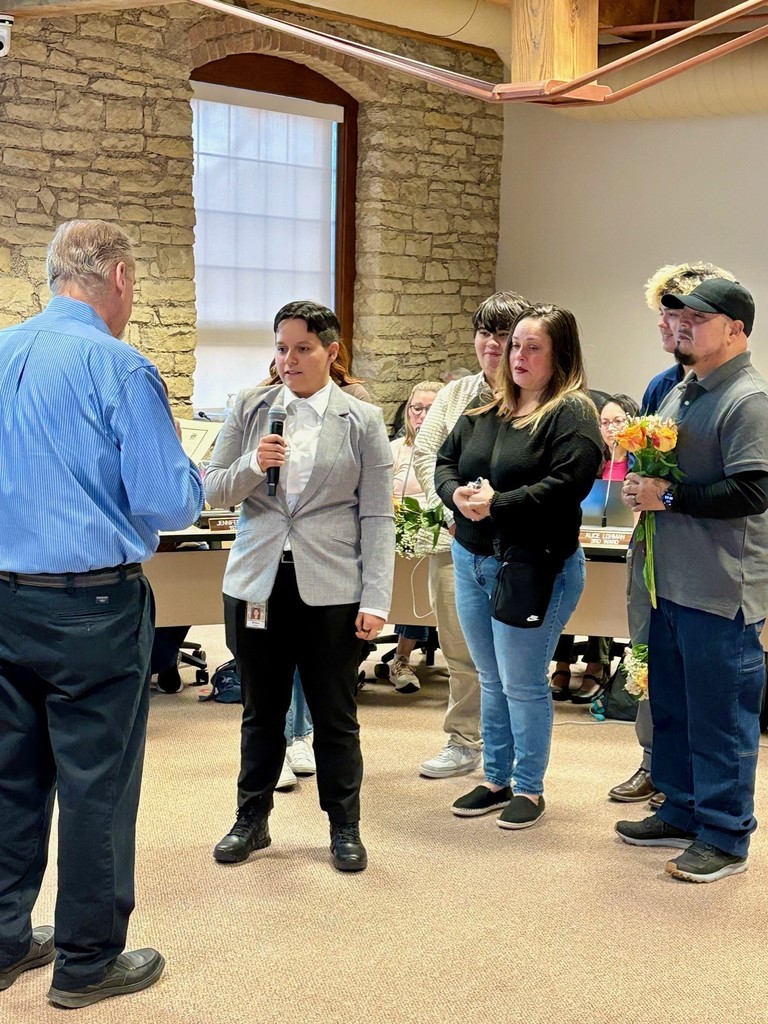 Alderperson Alan Wolff delivers the Oath of office to Briana Chacon while her family looks on