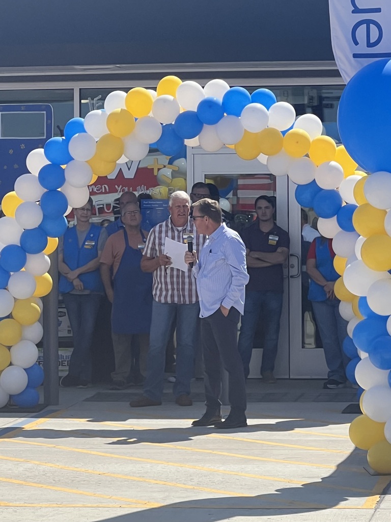 Mayor Robertson and Walmart Store Manager Tim at the Walmart Fuel Station Opening