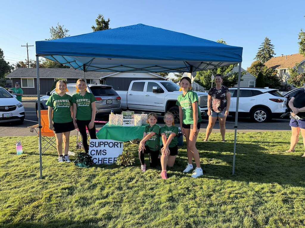 Image of the Creswell Middle School Cheerleaders booth