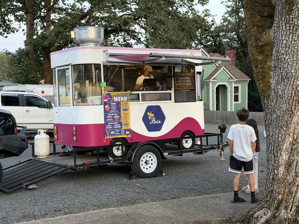 Image of the Bea's Cart ice cream truck at Creswell's Movies in the Park event