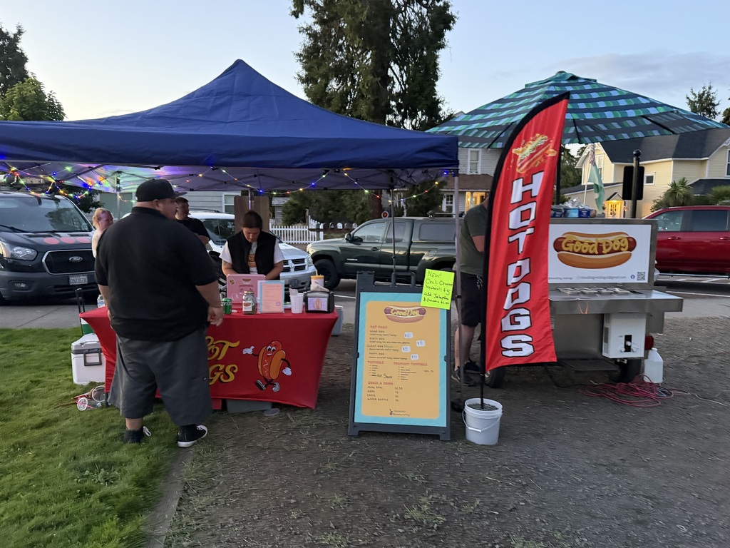 Image of the Good Dog Hot Dogs booth at Creswell's Movies in the Park events.