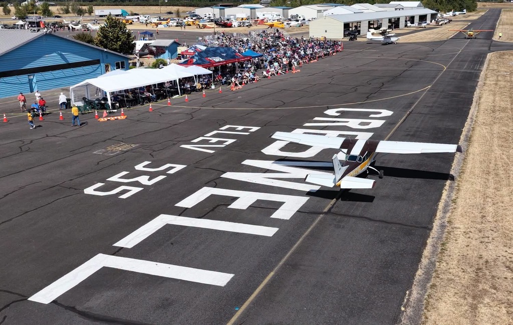 Image of a plane preparing for takeoff at the Creswell STOL'n Out West Event