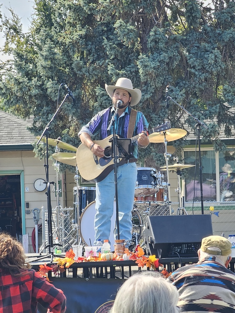 Image of Austin Gilbert performing onstage at the Creswell Fall Festival