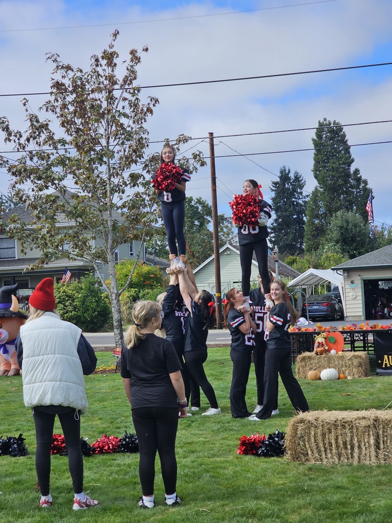 Image of the Creswell High School Cheerleaders performing at the Creswell Fall Festival. 