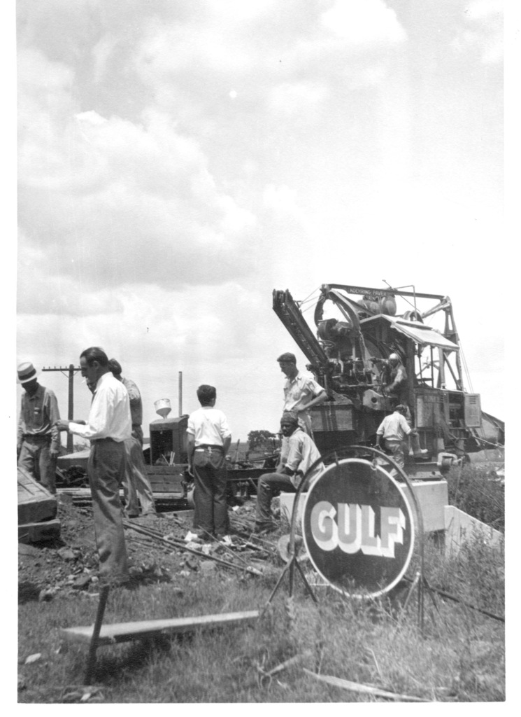 Using an early paving machine in Edna