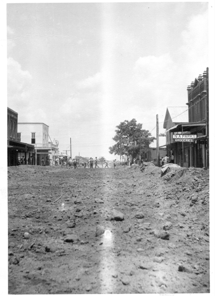 Unpaved streets of Edna