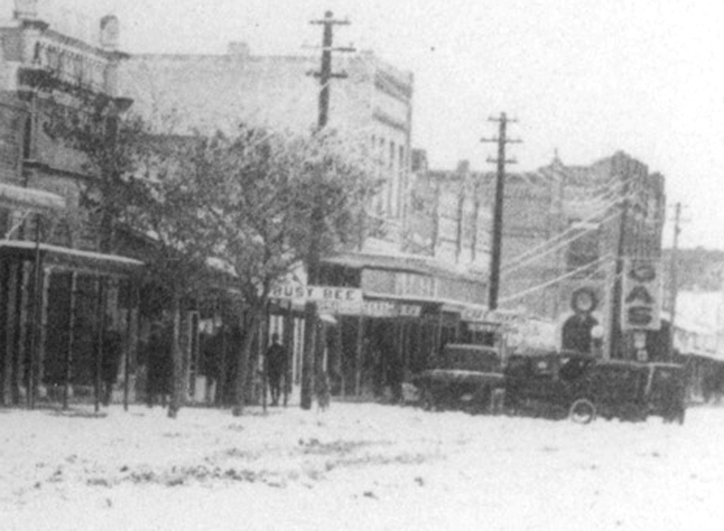 Dec. 1924 sleet at Main Street and Wells Street (museum photo)