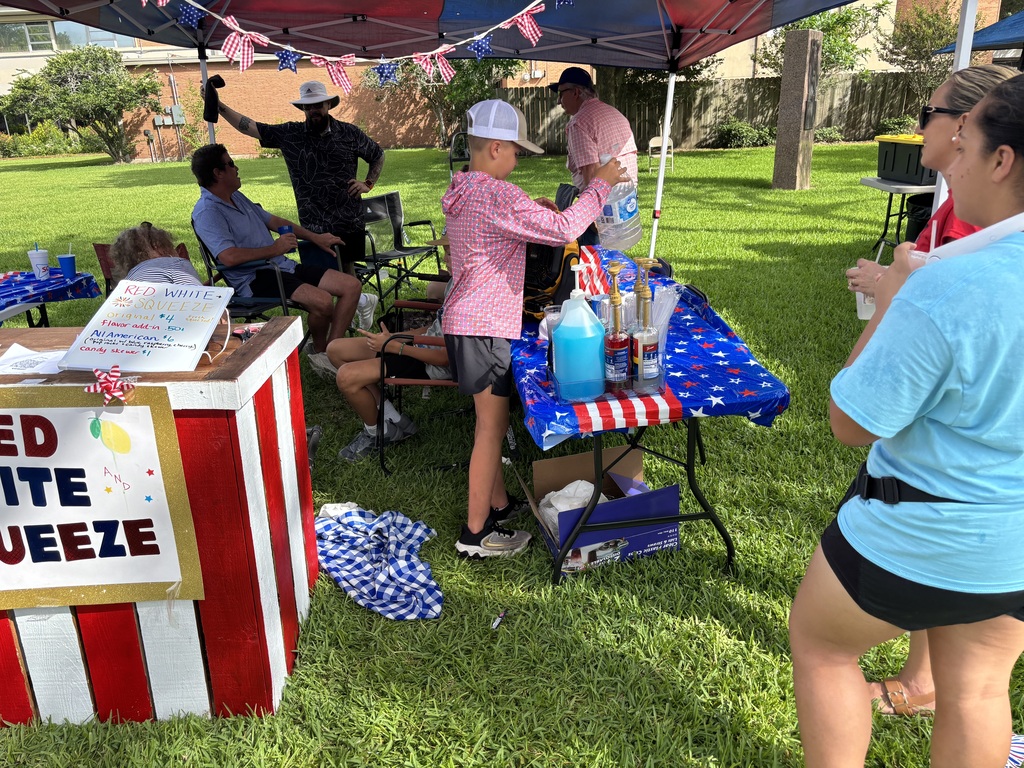 Red White and Squeeze lemonade stand