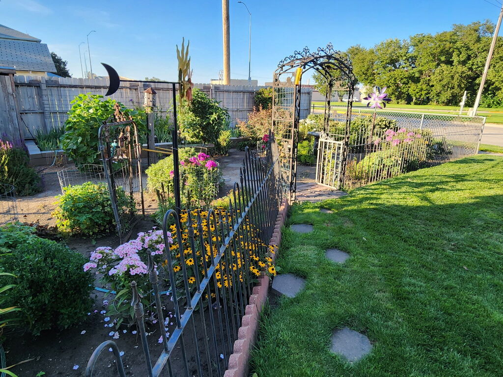 Steve & Jan Jurgens Yard of the Month Aug 2026
