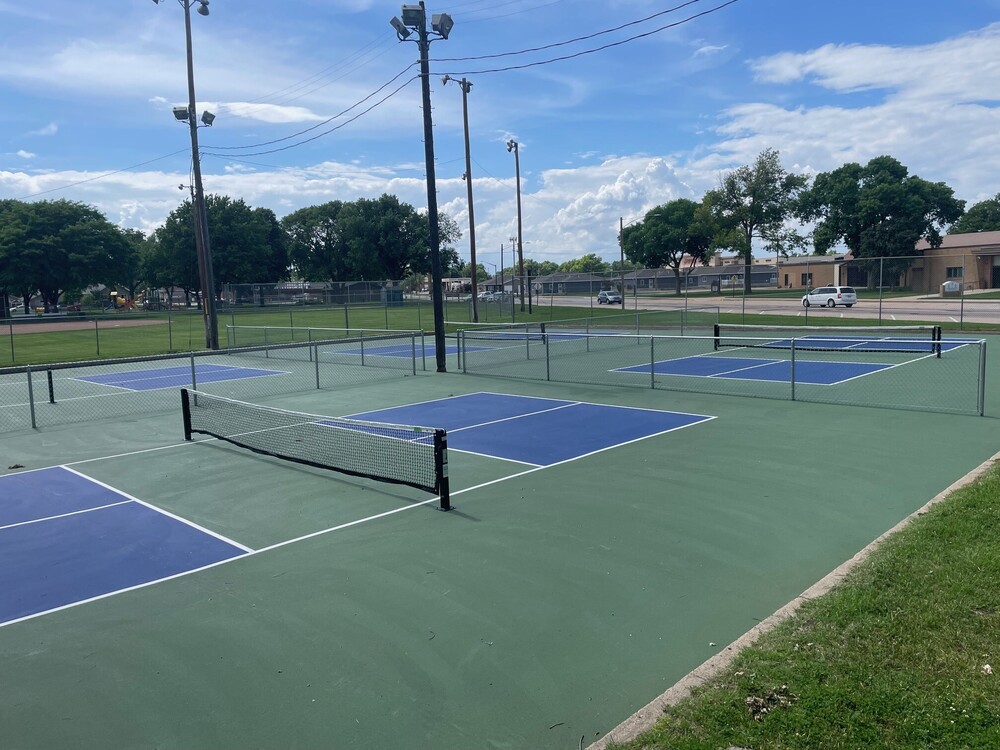 Image of the new pickleball courts at Grace Abbott Park