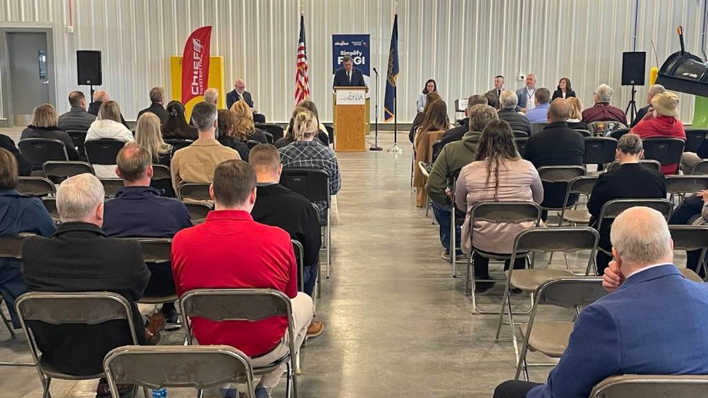 Mayor Roger Steele speaking at the CNRA Facility Ribbon Cutting