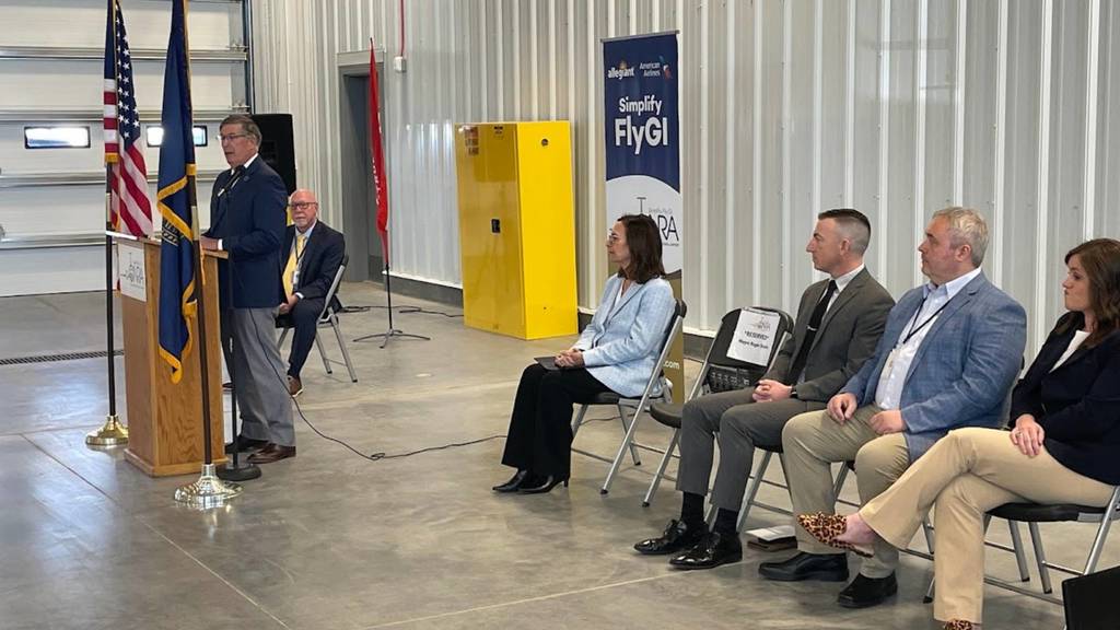 Mayor Roger Steele speaking at the CNRA Facility Ribbon Cutting