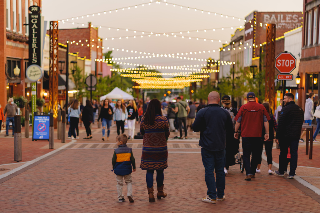 Dine on Trade Crowd on Trade Street