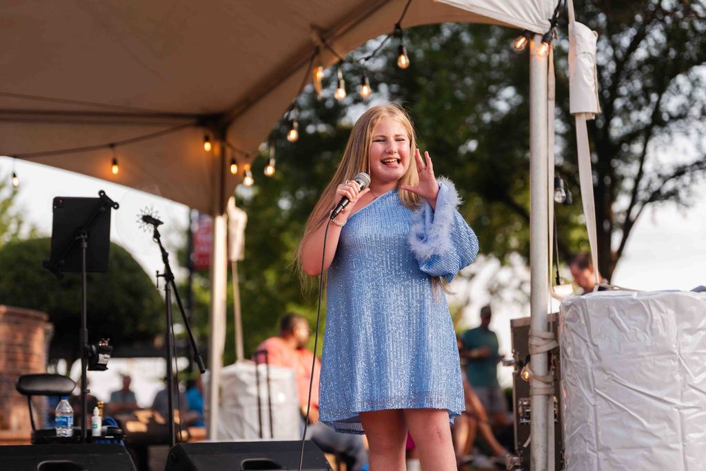 Greer Idol Jr Contestant on Stage Singing