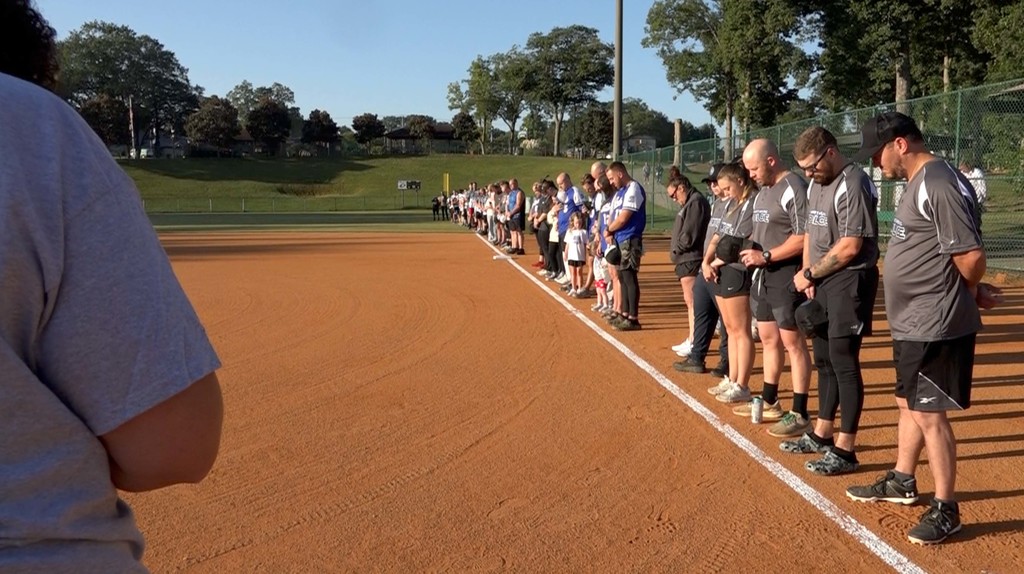 Tournament Players Pause for Moment of Silence