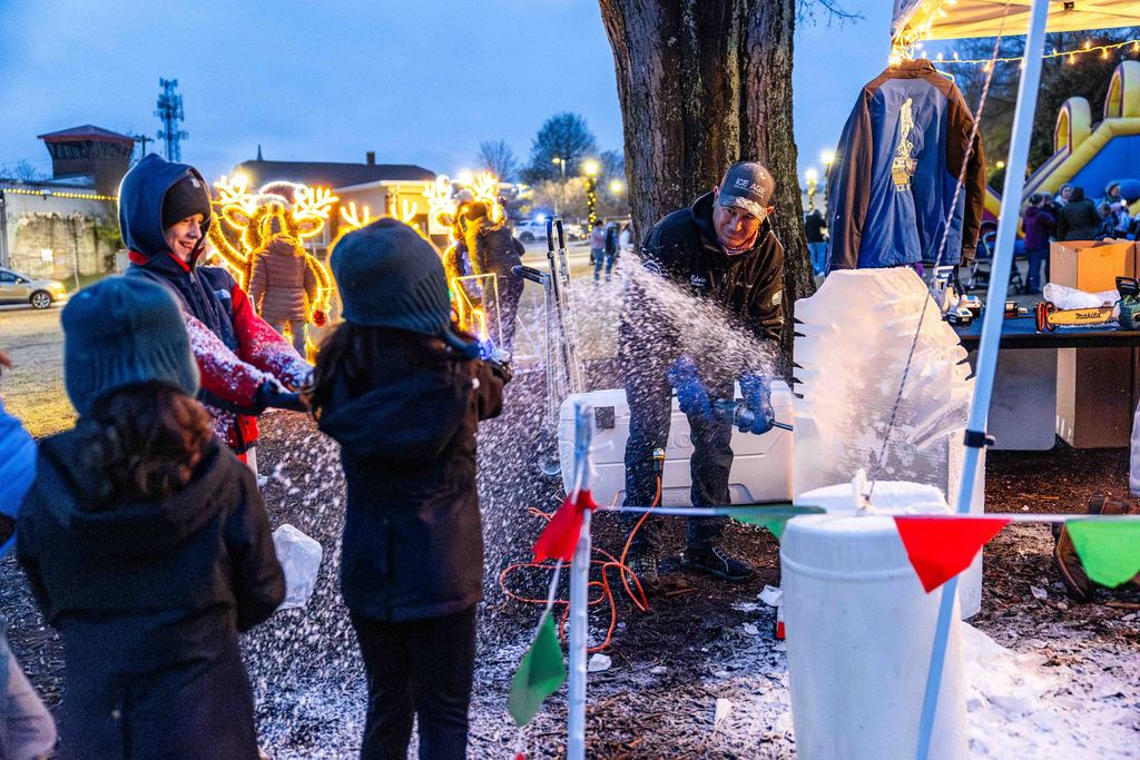 Ice Carver sprays ice on Kids during Greer Christmas Tree Lighting 