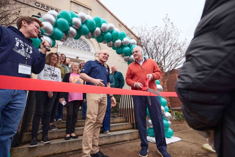balloon arc ribbon cutting