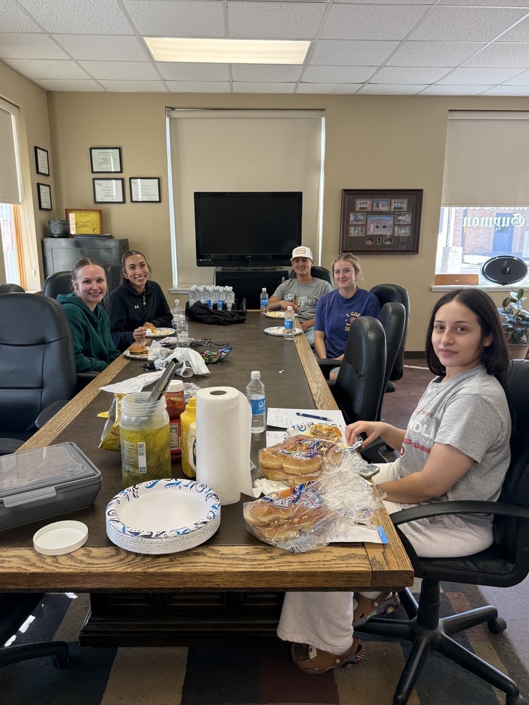 Guymon HS Interact Club eating lunch after Clean-Up Day
