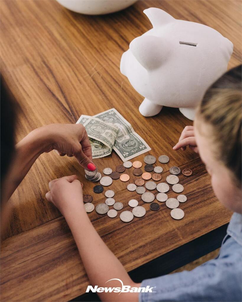 NewsBank child with money and piggy bank