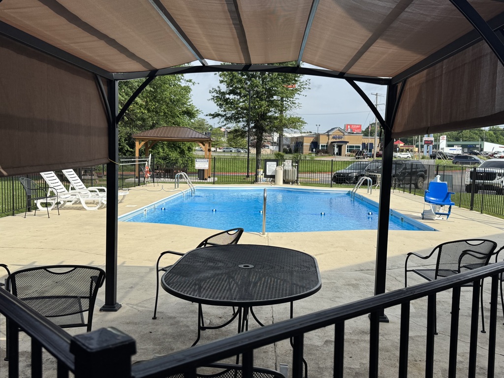 Beautiful Super 8 pool