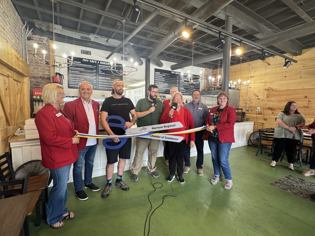 1915 Cafe & Bakery Ribbon Cutting