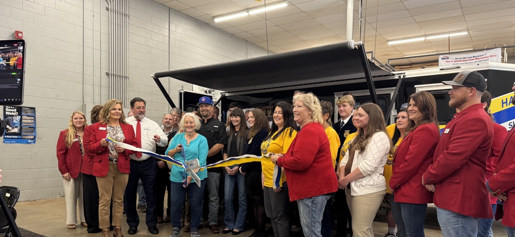 Ribbon Cutting with the Woehl Family, Kiwanis and Chamber Ambassadors