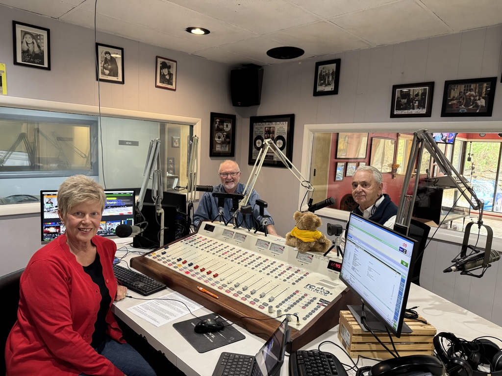 Mayor Jackson with Ann and Dan